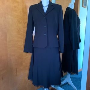 Black skirt suit A line